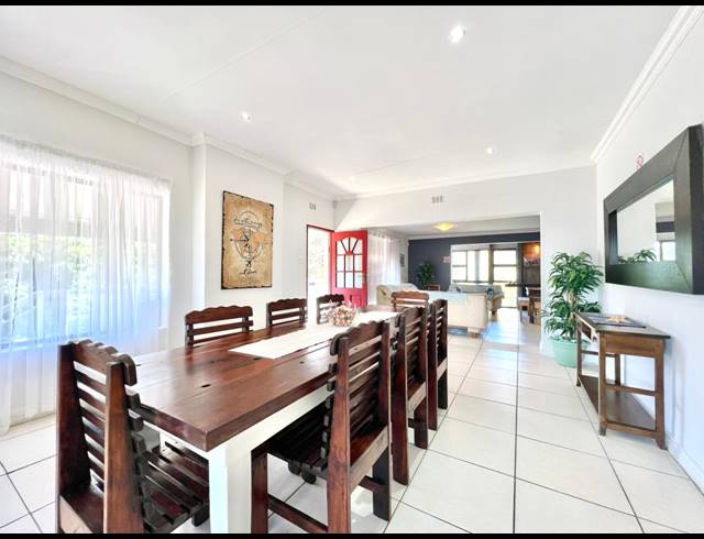 5 BEDROOM HOUSE FOR SALE IN PARADISE BEACH